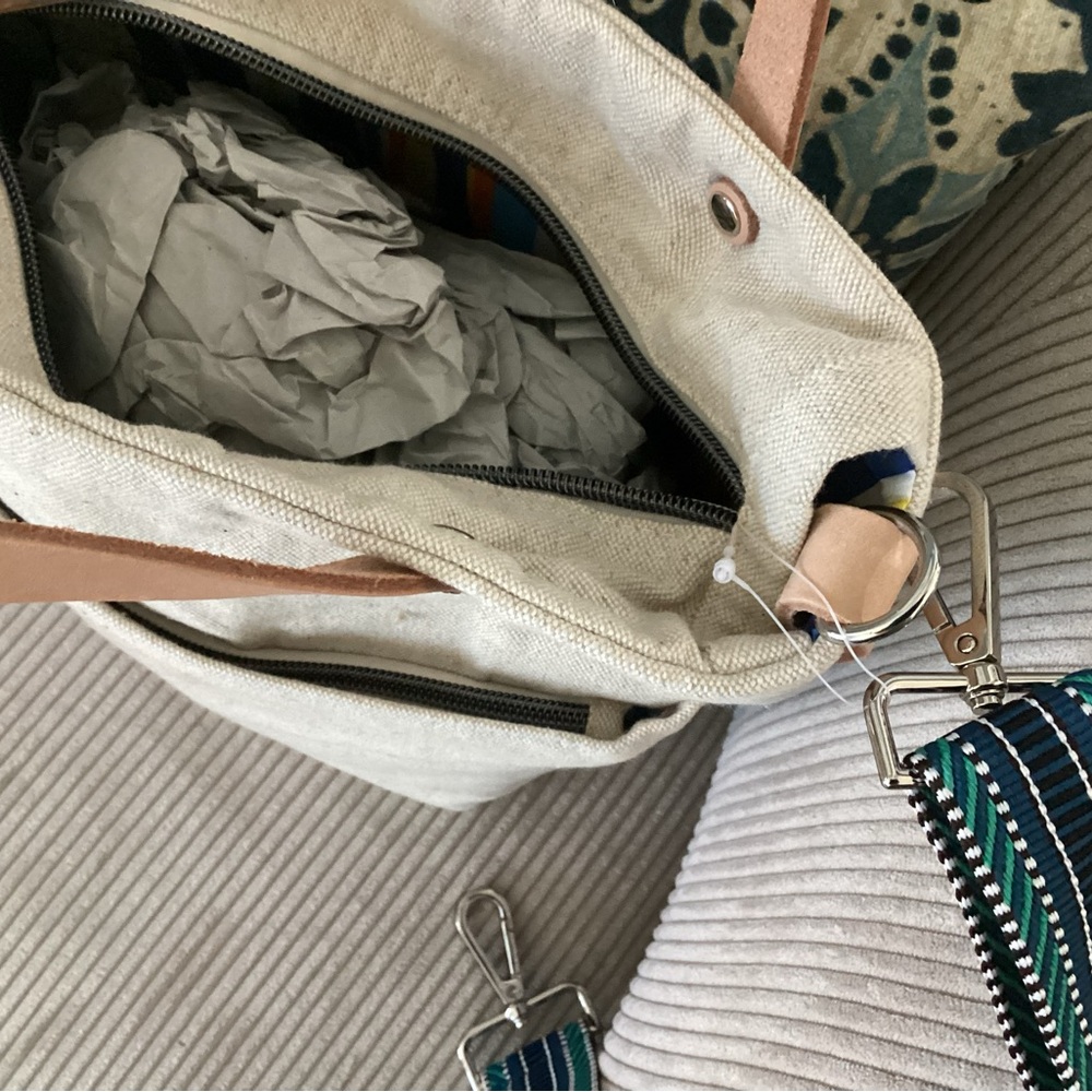 Brighton Bella Vita Embroidered Canvas Medium Messenger Bag - Picture 10 of 12